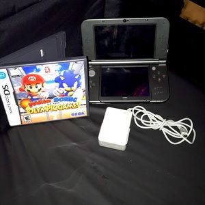 I’m selling a 3DS XL WITH 2 Games